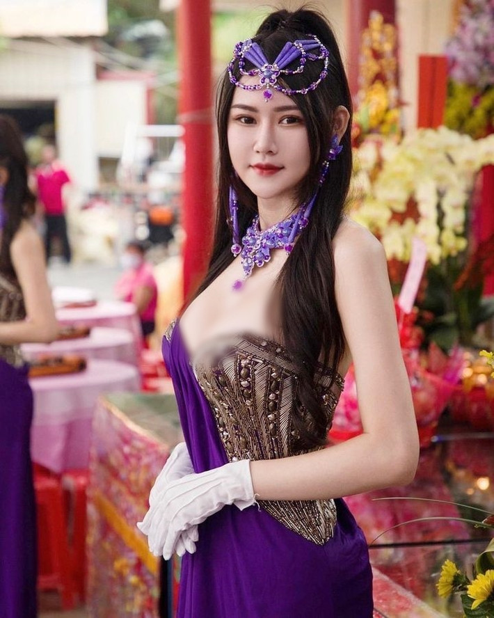 Tuy nhiên, tính đến thời điểm hiện tại, người mẫu vẫn là nghề nghiệp chính của Băng Băng.