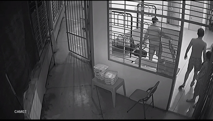 Làm rõ tố cáo cán bộ Cơ sở Tư vấn và Cai nghiện ma tuý Bình Triệu đánh học viên: UBND TP HCM giao Sở LĐ-TB-XH khẩn trương tổ chức kiểm điểm, làm rõ trách nhiệm của các tổ chức, cá nhân có liên quan đến vụ việc cán bộ Cơ sở Tư vấn và Cai nghiện ma tuý Bình Triệu đánh học viên.