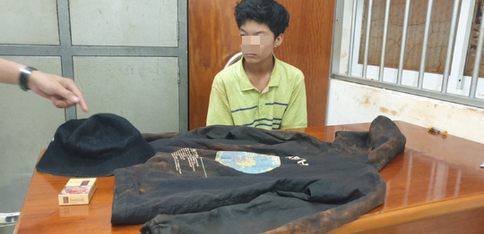 Bắt được đối tượng vô cớ chặn đánh nữ sinh trong rừng cao su: Công an tỉnh Bà Rịa - Vũng Tàu đã bắt được đối tượng V.H.T - thủ phạm đánh cháu T.N.T.M. (11 tuổi) đến ngất xỉu, bầm tím, sưng mặt rồi chôn ở một hố sâu trong rừng cao su.