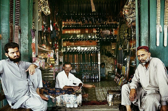 Darra Adam Khel nằm ở tỉnh Khyber Pakhtunkhwa, Pakistan được biết đến là ngôi làng sản xuất súng lậu lớn nhất Trung Đông.