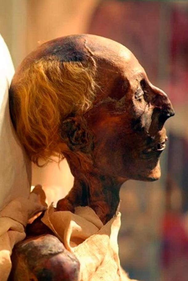 Sau khi băng hà, thi hài nhà vua Ai Cập Ramesses II được ướp xác rồi được chôn cất trong lăng mộ tại Thung lũng các vị Vua tại bờ tây sông Nile.