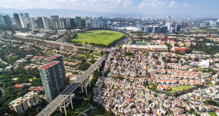 Theo các quan chức chính phủ, Mexico City đang chìm với tốc độ 10 cm mỗi năm, nhanh hơn 10 lần so với thành phố Venice.
