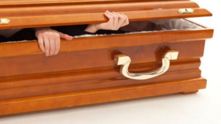 Việc Dunbar sống lại khi được đem đi mai táng đã gây rúng động dư luận suốt thời gian dài. Thậm chí nhiều năm sau, có người tin rằng Dunbar là zombie (xác sống) khi trở về từ cõi chết. Đến năm 1955, cô qua đời và được tổ chức tang lễ lần thứ hai. Mời độc giả xem video: Hà Tĩnh: Bệnh nhân sống lại khi gia đình chuẩn bị lo hậu sự (nguồn: VTC14)