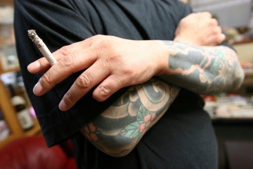 Các thành viên của Yakuza là những người bị xã hội ruồng bỏ và thực hiện những hành động phi pháp.