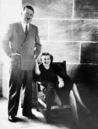 Braun quyết định sẽ luôn ở bên Hitler và sống chết mãi có nhau. Do vậy, khi Hitler quyết định chấm dứt sự sống thì người vợ mới cưới Braun cũng không muốn sống nữa nên uống thuốc độc xyanua tự sát.
