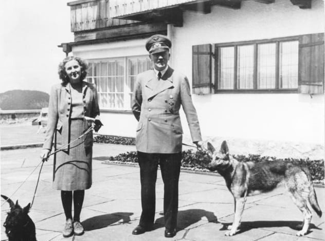 Ở bên cạnh Hitler những ngày tháng cuối cùng là Eva Braun - người tình lâu năm của nhà độc tài Đức quốc xã. Trong vài giờ ngắn ngủi trước khi chết, Hitler và Braun tổ chức đám cưới và nên duyên vợ chồng.