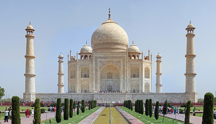 Nhiều người không biết lăng Taj Mahal không chỉ được xây dựng bằng đá cẩm thạch trắng.
