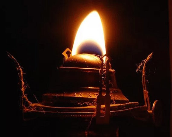 Trong suốt nhiều thế kỷ qua, sự tồn tại của những ngọn đèn vĩnh cửu trở thành đề tài thu hút sự quan tâm của giới khoa học.