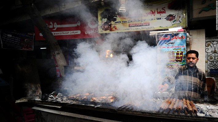 Falafel, shawarma là hai trong số những món ăn đường phố nổi tiếng ngon tuyệt ở thủ đô Cairo, Ai Cập.
