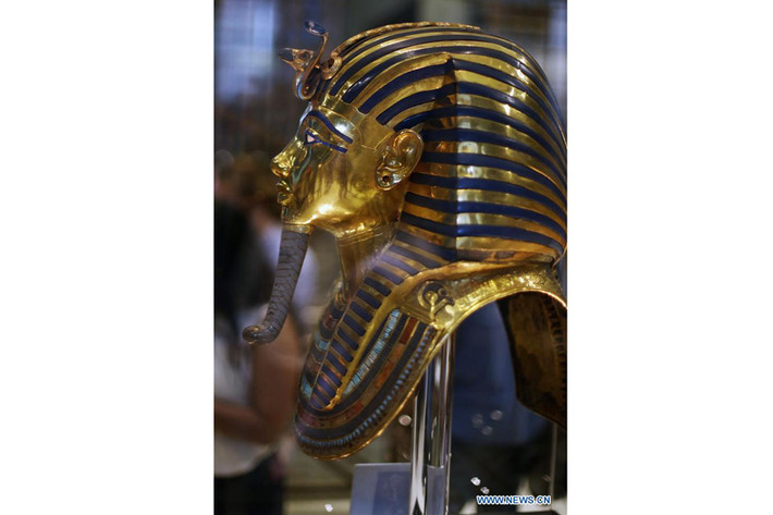 Chiếc mặt nạ vàng quý giá của pharaoh Ai Cập Tutankhamun được trưng bày tại Bảo tàng Ai Cập ở thủ đô Cairo. Đây là một trong những hiện vật giá trị nhất được phát hiện trong quá trình mở mộ pharaoh Tutankhamun.