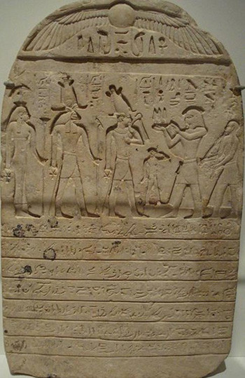 Việc khai quật mộ vua Tutankhamun năm 1923 là vụ nổi tiếng nhất liên quan đến "lời nguyền của Pharaoh". Một số người tham gia vào quá trình mở hầm mộ đều qua đời không lâu sau đó và gặp những biến cố kinh hoàng, kể cả nhà khảo cổ học người Anh Howard Carter.