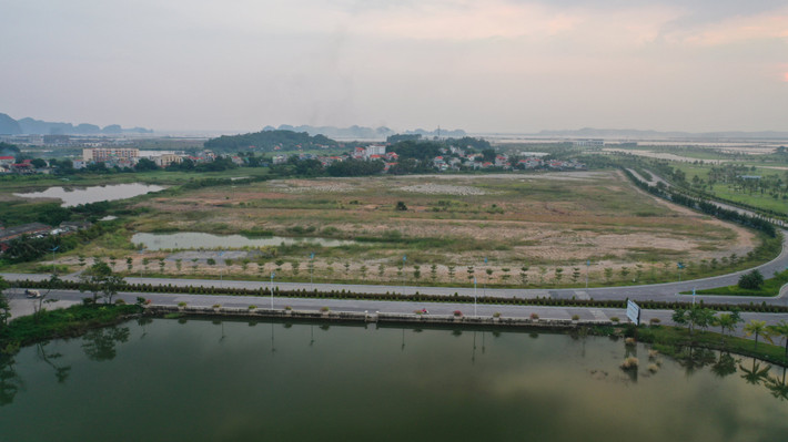 Vào cuối năm 2019, dự án Đảo Tuần Châu được UBND tỉnh Quảng Ninh đồng ý mở rộng khu du lịch giải trí thêm hơn 1.000ha, quy mô dân số khoảng 50.000 – 70.000 người được chia làm 7 tiểu khu. Ngoài việc phát triển trên cơ sở khu dân cư hiện hữu, bổ sung các công trình dịch vụ hỗn hợp, khách sạn – căn hộ cao cấp, nhà hát Opera…
