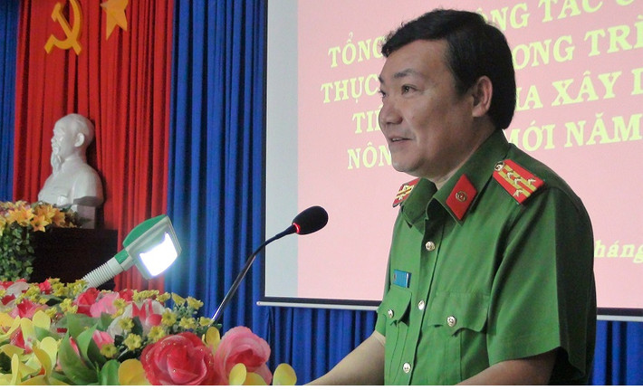 Đại tá Lâm Thành Sol sinh năm 1971, quê huyện Càng Long, tỉnh Trà Vinh. Ông có trình độ tiến sĩ An ninh điều tra, cao cấp Lý luận chính trị.