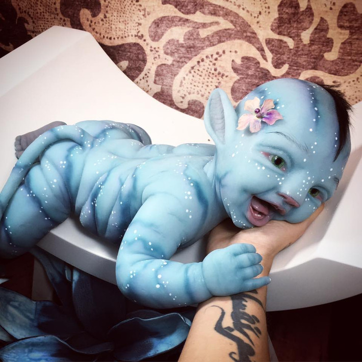 Chúng cũng sẽ có những cử chỉ "đốn tim" bất cứ người lớn nào, cũng sẽ trải qua những giai đoạn lật, lẫy, trườn, bò, tập đứng, tập đi... (Nguồn Bored Panda)