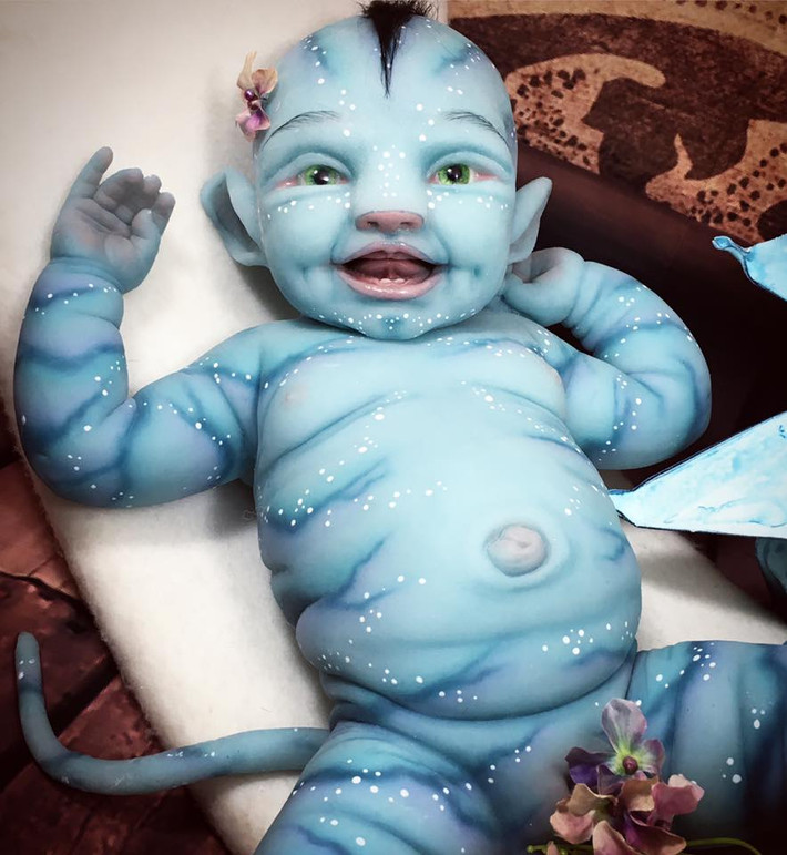 Hiện, công ty Babyclon đã sản xuất hàng loạt những em bé ngoài hành tinh để phục vụ những người yêu thích sự độc lạ. (Nguồn Bored Panda)