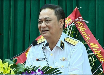 Theo đó, Bộ Chính trị quyết định kỷ luật ông Nguyễn Văn Hiến bằng hình thức cách chức các chức vụ: Ủy viên Đảng ủy Quân sự Trung ương nhiệm kỳ 2005 - 2010; Ủy viên Ban chấp hành Đảng bộ Quân chủng Hải quân nhiệm kỳ 2005 - 2010 (gồm Phó bí thư Đảng uỷ, Ủy viên Ban thường vụ Đảng ủy và Ủy viên Ban chấp hành Đảng bộ Quân chủng Hải quân nhiệm kỳ 2005 - 2010). Đồng thời, Bộ Chính trị yêu cầu cấp có thẩm quyền xử lý kỷ luật về chính quyền đối với ông Nguyễn Văn Hiến tương ứng với kỷ luật đảng theo quy định.
