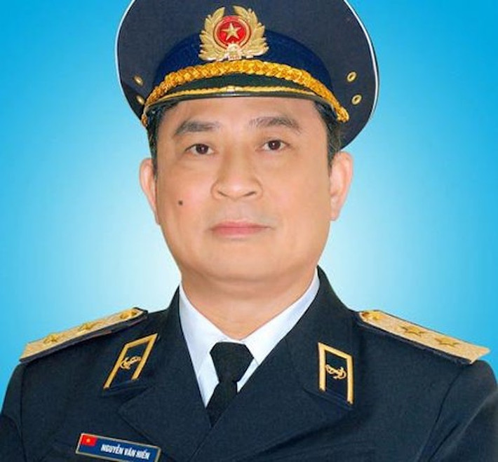 13. Đô đốc Nguyễn Văn Hiến: Ngày 21/6, Tổng bí thư, Chủ tịch nước Nguyễn Phú Trọng chủ trì họp Bộ Chính trị, xem xét đề nghị của Ủy ban Kiểm tra Trung ương thi hành kỷ luật về đảng đối với Đô đốc Nguyễn Văn Hiến - nguyên Ủy viên Trung ương Đảng, nguyên Ủy viên Đảng ủy Quân sự Trung ương, nguyên Thứ trưởng Bộ Quốc phòng, nguyên Phó Bí thư Đảng ủy, nguyên Tư lệnh Quân chủng Hải Quân.