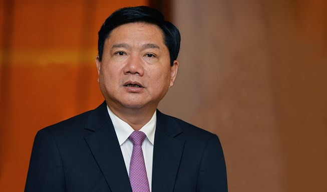 Ngày 7/5/2017, tại Hội nghị Ban Chấp hành Trung ương 5, Ban Chấp hành Trung ương Đảng đã quyết định thi hành kỷ luật ông Đinh La Thăng khi đó đang là Uỷ viên Bộ Chính trị, Bí thư Thành ủy TP.HCM, bằng hình thức cảnh cáo và cho thôi giữ chức Ủy viên Bộ Chính trị khoá XII, với tỷ lệ phiếu biểu quyết trên 90%.
