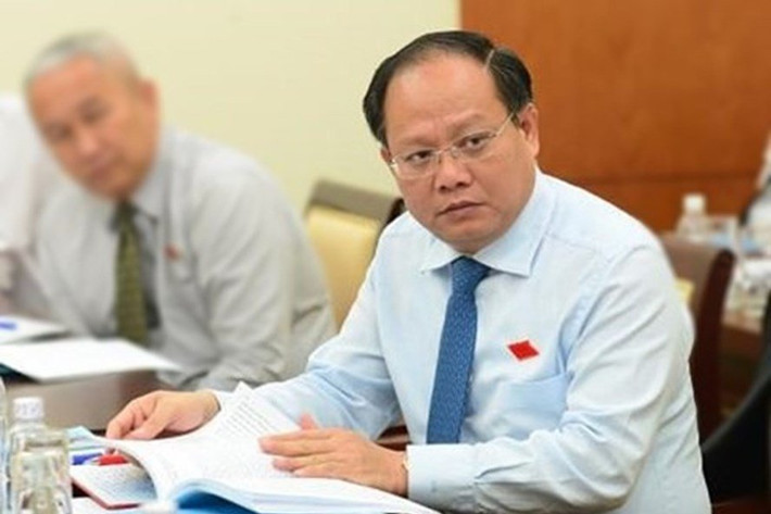 4. Nguyên Phó bí thư thường trực Thành ủy TP.HCM Tất Thành Cang: Ngày 26/12/2018, tại Hội nghị Trung ương 9 khóa XII, Ban Chấp hành Trung ương đã quyết định thi hành kỷ luật ông Tất Thành Cang, Ủy viên Trung ương Đảng, Phó bí thư thường trực Thành ủy TP.HCM, bằng hình thức cách chức Ủy viên Trung ương Đảng khoá XII; Phó bí thư thường trực Thành uỷ, Ủy viên Ban Thường vụ Thành uỷ TP.HCM nhiệm kỳ 2015 - 2020, vì đã có những khuyết điểm, vi phạm rất nghiêm trọng.