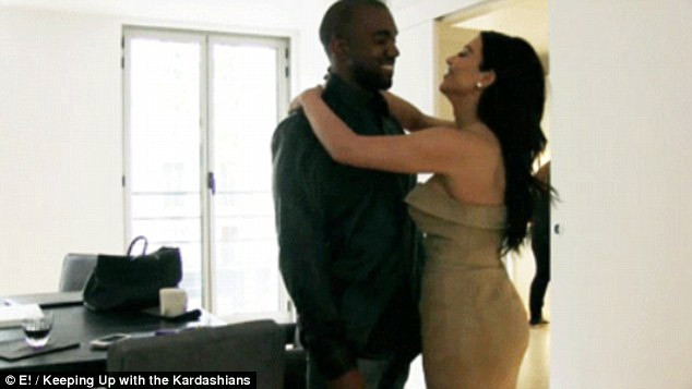 Một căn phòng ở đây có giá khoảng 30.000 USD/tuần. Kim Kardashian và chồng Kanye West từng quay một tập Keeping Up With The Kardashian ở căn hộ ở Paris, nơi cô vừa bị cướp.