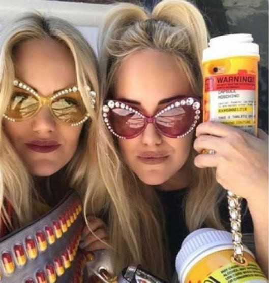 Bộ sưu tập mới của Moschino đang được bày bán tại các cửa hiệu sang trọng ở Nordstrom, Saks Fifth Evenue.