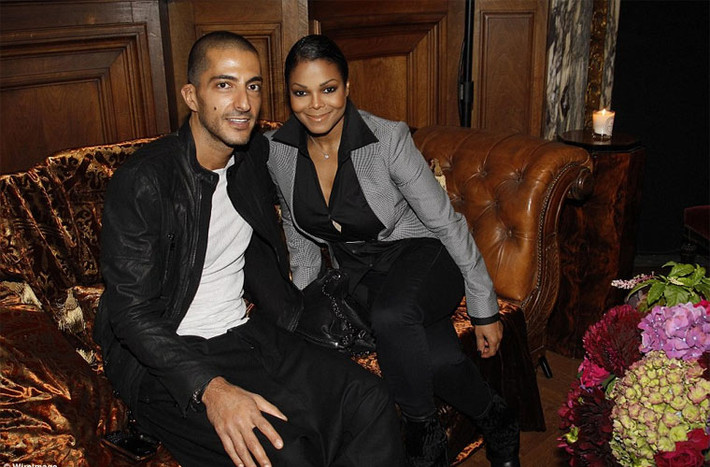 Janet Jackson và tỷ phú người Qatar, Wissam Al Mana, 41 tuổi, kết hôn bí mật vào năm 2012 nhưng mãi đến đầu năm 2013 họ mới báo tin vui.
