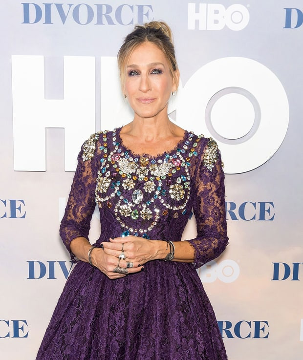 Khi Sarah Jessica Parker, người ủng hộ tổng thống Barack Obama, bị tạp chí Maxim bình chọn là “Người phụ nữ ít quyến rũ nhất”, Trump đã bình luận bằng biểu tượng ngón tay cái giơ lên ra chiều đồng ý trên Facebook vào ngày 26/10/2012.