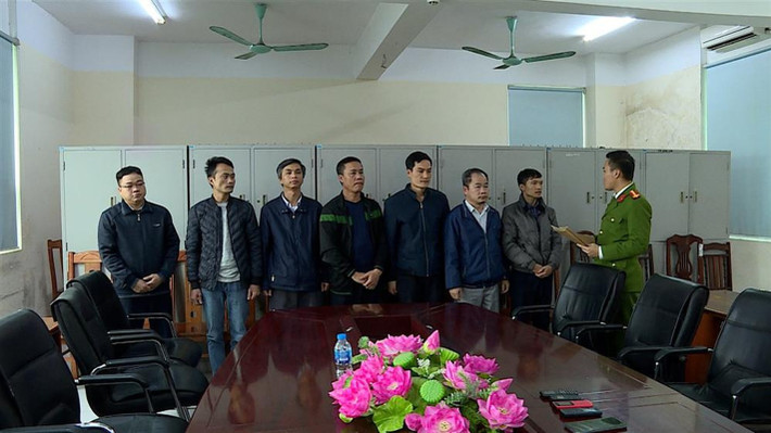 Bắt nhiều đối tượng liên quan sai phạm Trung tâm Đăng kiểm: Ngày 23/2, Cơ quan Cảnh sát điều tra (PC03) Công an tỉnh Hưng Yên đã khởi tố vụ án Giả mạo trong công tác và Nhận hối lộ; ra Lệnh bắt bị can để tạm giam, tiến hành khám xét tại Trung tâm đăng kiểm xe cơ giới Hưng Yên 89-02S, có địa chỉ tại xã Bảo Khê, thành phố Hưng Yên; Trung tâm đăng kiểm xe cơ giới 89-05D, có địa chỉ tại Thị trấn Yên Mỹ, huyện Yên Mỹ, và nơi ở đối với 7 bị can. Trong đó có Nguyễn Thanh Sơn - Giám đốc Trung tâm đăng kiểm xe cơ giới 89-05D; Bùi Ngọc Tân - Giám đốc Trung tâm đăng kiểm xe cơ giới 89-06D…