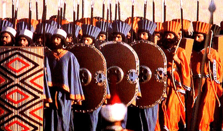 Theo Herodotus, đội quân Ba Tư đã cạn kiệt lương thực trên đường hành quân. Do đó, họ đã ăn thịt ngựa và những gia súc mang theo.