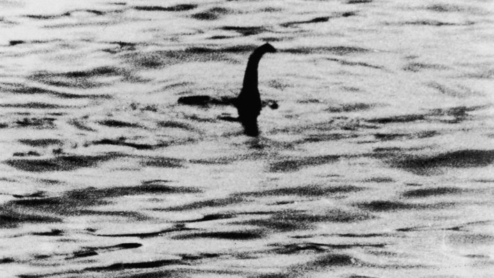  Quái vật hồ Loch Ness là sinh vật bí ẩn được báo cáo thỉnh thoảng xuất hiện ở hồ Loch Ness, Scotland. Mô tả đầu tiên về sinh vật này được cho là có từ thế kỷ 17. Khi ấy, một tu sĩ đã nhìn thấy quái vật hồ Loch Ness bí ẩn.