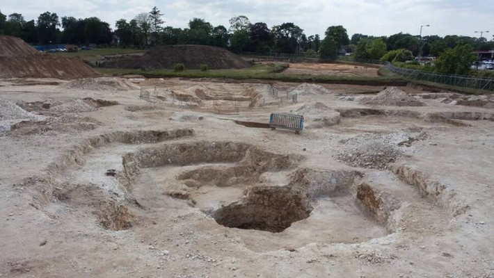 Cụ thể, kết quả nghiên cứu của Tiến sĩ Greene chỉ ra chiếc hố có hình bầu dục, dài gần 4m, có niên đại từ cuối thế kỷ 1 hoặc đầu thế kỷ 2. Ảnh: Pre-Construct Archaeology.