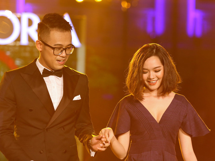 Các nam MC cũng tham gia biểu diễn còn có Đức Bảo, Hạnh Phúc, Hồng Phúc, Công Tố... Trong đó, Đức Bảo có màn trình diễn đôi với biên tập viên Khánh Vân của chương trình Bữa trưa vui vẻ.