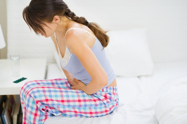Dịch âm đạo và kinh nguyệt được xem như biểu đồ sức khoẻ phụ nữ. Từ tình trạng kinh nguyệt và dịch tiết âm đạo có thể nhận biết sớm việc có bị viêm lộ tuyến cổ tử cung hay không. Cụ thể, cần quan sát màu sắc và mùi của dịch tiết âm đạo, cũng như cảm giác của cơ thể khi nó xuất hiện. Ảnh minh họa.