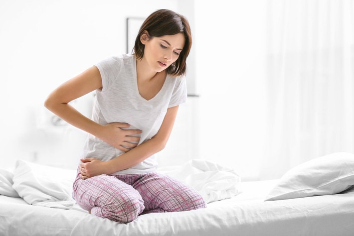 Cố gắng ăn nhiều rau quả, uống đủ nước, hình thành và duy trì thói quen tập thể dục hàng ngày. Khi muốn đi vệ sinh, không cố tình nín nhịn, không sử dụng điện thoại khi đi vệ sinh để đảm bảo quá trình thải phân của cơ thể không bị gián đoạn.