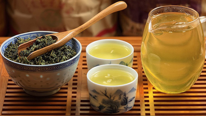Nó cũng giúp đốt cháy chất béo và trao đổi chất. Epigallocatechin gallate có thể ức chế các gen dự trữ chất béo của cơ thể. Nên uống trà xanh trước khi tập thể dục 1 tiếng sẽ giúp ích rất nhiều cho việc giảm cân.
