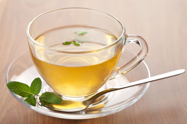 Trời ngày càng lạnh hơn, nhiệt độ rõ ràng đang có chiều hướng hạ xuống, uống một tách trà ấm vừa có thể làm ấm cơ thể lại có tác dụng giảm cân. Nhưng bạn có biết rằng khi uống trà phải chọn thời điểm không? Thêm nữa, chọn đúng loại trà cũng có thể giảm bớt "gánh nặng" cho cơ thể. (Ảnh minh họa)