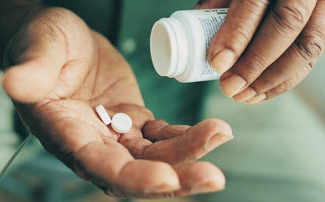 Chế phẩm canxi - nhôm: Protein trong sữa có thể tạo thành hồ hóa nhanh với canxi lactat, canxi gluconat, nhôm hydroxyd và các chế phẩm canxi, nhôm khác, không chỉ ảnh hưởng đến hấp thu mà còn làm tăng gánh nặng cho dạ dày, ruột.