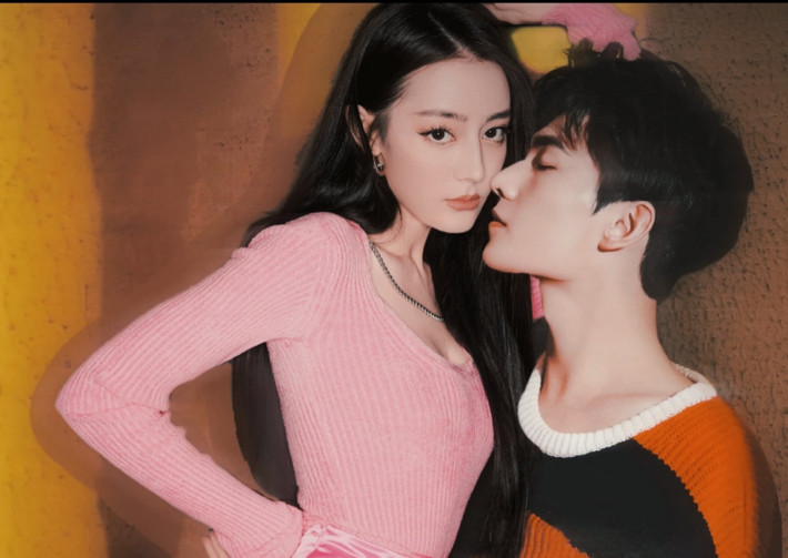 Đồng thời, nụ hôn ở miệng cũng giúp đẩy nhanh quá trình trao đổi chất của cơ thể và thúc đẩy máu lưu thông, giúp ngăn ngừa các bệnh khác nhau. Nụ hôn ở miệng cũng có thể làm giảm huyết áp và ổn định tâm trạng tốt hơn, mang lại một số lợi ích nhất định cho sức khỏe.