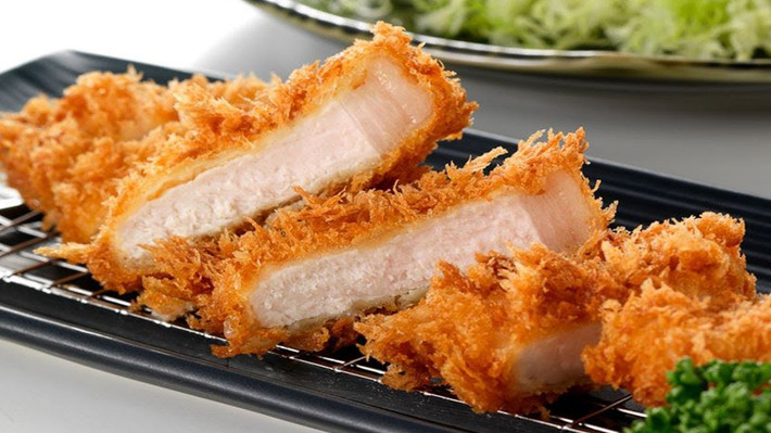 Thứ tư là thịt chiên, thịt rán: Nhiều người thích ăn đồ rán vì hương vị béo ngậy, dậy mùi thơm hấp dẫn, thế nhưng phải chia buồn với mọi người rằng, đồ rán rất giàu chất gây ung thư benzopyrene. Ăn thịt rán quá thường xuyên cũng dễ sinh ung thư, phải đặc biệt cẩn thận.