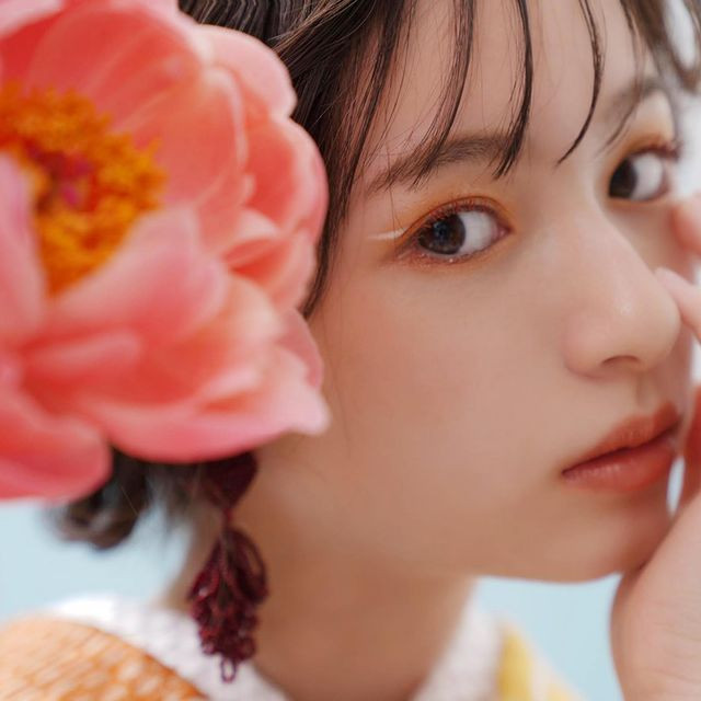 Thiếu nữ xinh đẹp Nhật Bản Mizuho Sakamoto mới 16 tuổi nhưng đã là người mẫu độc quyền cho tạp chí thời trang nổi tiếng Ranzuki. Cô nàng gây ấn tượng với nhan sắc ngọt ngào và nụ cười tỏa nắng.