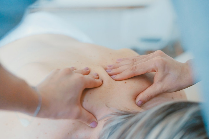 Sau một độ tuổi nhất định, cơ thể phụ nữ bắt đầu xuống dốc và mất đi sức lực. Massage là một phương pháp nhưng trong quá trình này, hãy cố gắng chạm vào rốn và eo càng ít càng tốt để tránh gây hại cho cơ thể.