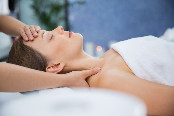 Làm đẹp là điều mà ai cũng mong muốn, nhưng làm đẹp phải đúng, không phải cứ đến thẩm mỹ viện là đẹp. Mong rằng trên con đường theo đuổi cái đẹp, các chị em có thể hiểu biết sâu sắc hơn về sức khoẻ của bản thân, tiêu dùng hợp lý, tránh sa vào những cái bẫy của thẩm mỹ viện.