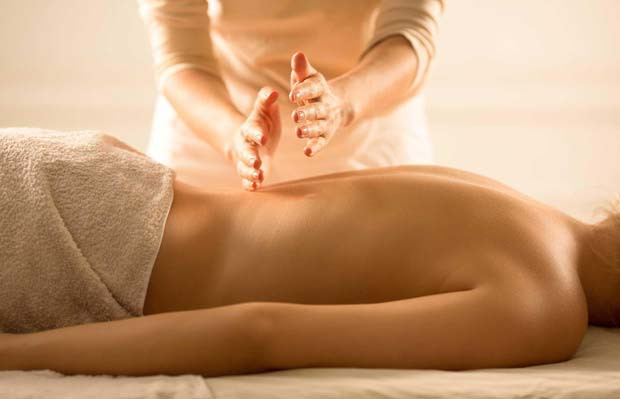 2. Eo: Người xưa có câu “đầu đàn ông, thắt lưng đàn bà” để chỉ tầm quan trọng của những bộ phận trên cơ thể. Phần eo có rất nhiều cơ quan rất quan trọng, đặc biệt là thận.