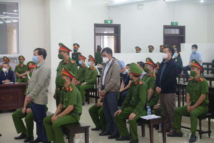 Cựu Phó Tổng cục trưởng Tổng cục Tình báo bị phạt tù: TAND TP Hà Nội tuyên án tù 14 năm đối với Nguyễn Duy Linh; Phan Văn Anh Vũ (Vũ "Nhôm") bị phạt 7 năm 6 tháng; Hồ Hữu Hoà nhận 2 năm 7 tháng 25 ngày.