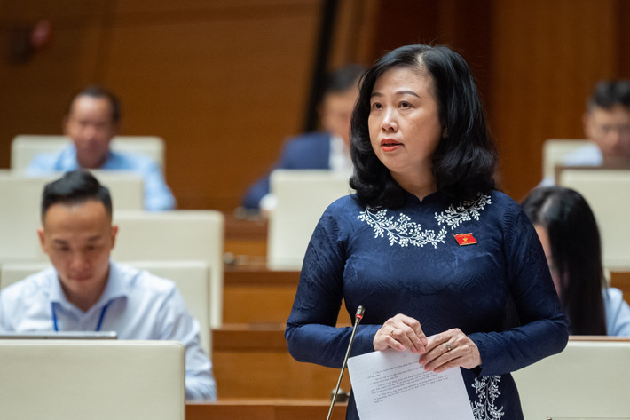 Có tình trạng lạm dụng xét nghiệm quá mức gây tốn kém: Trả lời về vấn đề lạm dụng xét nghiệm, Bộ trưởng Bộ Y tế Đào Hồng Lan thừa nhận có tình trạng lạm dụng xét nghiệm quá mức cần thiết gây tốn kém chi phí cho người bệnh và tâm lý bức xúc cho người bệnh, đồng thời ảnh hưởng đến Quỹ bảo hiểm y tế. Nhóm nguyên nhân chính là nhận thức trình độ của người chỉ định xét nghiệm muốn nhanh, chính xác; việc xã hội hóa liên danh liên kết đòi hỏi thu hồi vốn dẫn đến xét nghiệm nhiều. Mặt khác người bệnh cũng có nhu cầu xét nghiệm. Bộ Y tế đã có tăng cường chỉ đạo để tránh lạm dụng xét nghiệm.