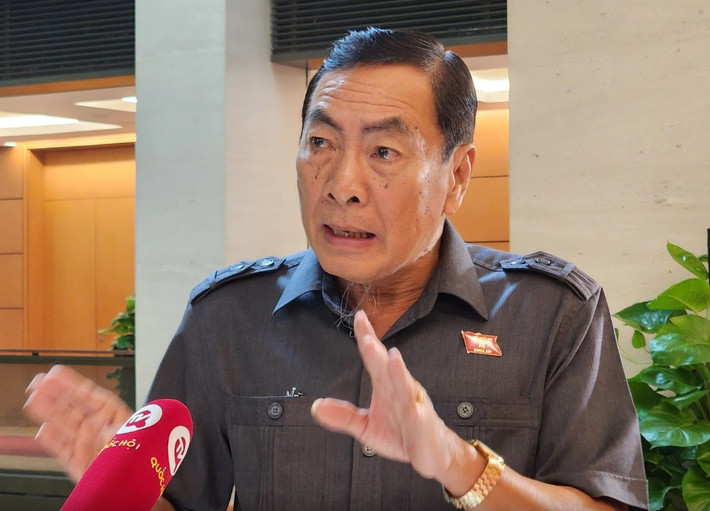 Đại biểu Phạm Văn Hòa (Đồng Tháp) đặt câu hỏi: Tại sao suốt thời gian qua không phát hiện được trường hợp dùng bằng giả để leo lên đến chức Chủ nhiệm UBKT của Tỉnh uỷ mới phát hiện được?,. Đại biểu Hòa cho rằng, bên cạnh xử lý trách nhiệm của cán bộ gian dối còn có trách nhiệm thuộc về cơ quan tham mưu trong công tác cán bộ. Đó là Ban tổ chức Tỉnh uỷ Bắc Ninh và Ban Thường vụ Tỉnh uỷ bởi đây là chức danh thuộc Ban Thường vụ Tỉnh uỷ quản lý nhưng lại để lọt sai phạm.