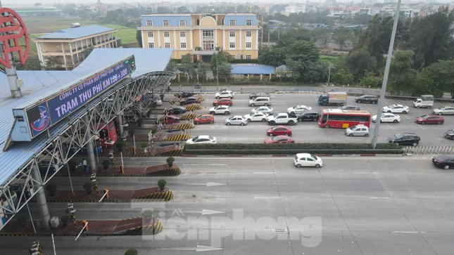 Hình ảnh ghi nhận tại trạm soát vé Pháp Vân - Cầu Giẽ thời điểm 10h ngày 1/1/2022. (Ảnh: Tiền phong)