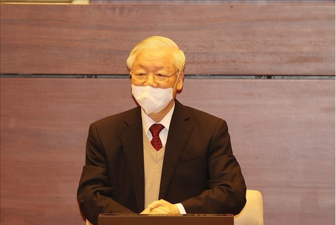 "Khó nhưng không thể không làm, vì nó liên quan đến sinh mệnh của Đảng và sự tồn vong của chế độ": “Tôi nhớ nhà văn Nga Mắc-xim Goóc-ky có nói: "Con người - hai tiếng ấy vang lên kiêu hãnh làm sao!". Nhưng con người cũng có không ít tật: "Kém một miếng không chịu được", "Miếng ăn là miếng tồi tàn, mất ăn một miếng thì lộn gan lên đầu!". Vì vậy, thường rất khó, rất phức tạp. Khó nhưng không thể không làm, vì nó liên quan đến sinh mệnh của Đảng và sự tồn vong của chế độ”, Tổng Bí thư nói.