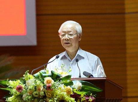 "Tiền bạc lắm làm gì, danh dự mới là điều thiêng liêng, cao quý nhất": Phát biểu tại Hội nghị toàn quốc các cơ quan nội chính triển khai thực hiện Nghị quyết Đại hội lần thứ XIII của Đảng vào ngày 15/9/2021, Tổng Bí thư Nguyễn Phú Trọng nhắc nhở: “Đời người chỉ sống có một lần, phải sống sao cho có ý nghĩa, để không phải xót xa ân hận vì những việc làm ti tiện, đớn hèn, vô liêm sỉ; tiền bạc lắm làm gì, chết có mang theo được đâu. Danh dự mới là điều thiêng liêng, cao quý nhất!"