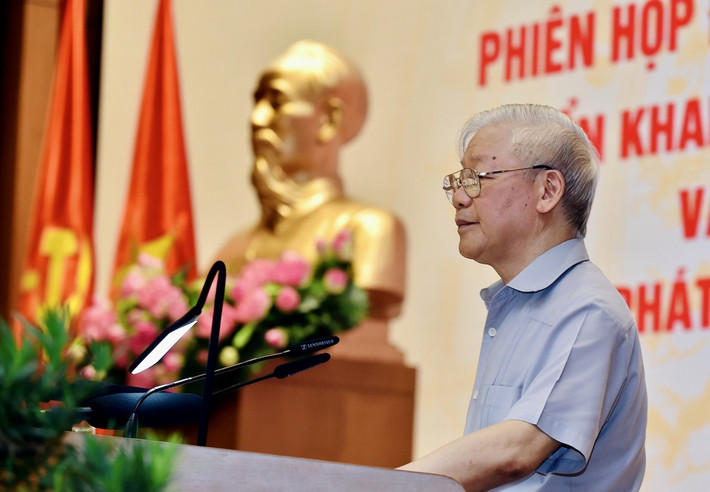 Tránh tình trạng…"cua cậy càng, cá cậy vây": Cũng tại phiên họp đầu tiên của Chính phủ nhiệm kỳ 2021-2026, Tổng Bí thư nhấn mạnh: “Cần phải đổi mới, nâng cao hiệu lực, hiệu quả việc phân cấp, phân quyền, phân công, phối hợp, gắn với tăng cường kiểm tra, giám sát giữa các cơ quan, đơn vị thuộc Chính phủ, chính quyền các địa phương và giữa các cơ quan, đơn vị này với các cơ quan, đơn vị của Đảng, Quốc hội, Hội đồng nhân dân các cấp, hệ thống các cơ quan tư pháp và Mặt trận Tổ quốc Việt Nam, các tổ chức chính trị-xã hội; bảo đảm cả hệ thống tổ chức bộ máy luôn luôn vận hành một cách đồng bộ, thống nhất; tránh tình trạng "trống đánh xuôi, kèn thổi ngược", "quyền anh, quyền tôi", "cua cậy càng, cá cậy vây".